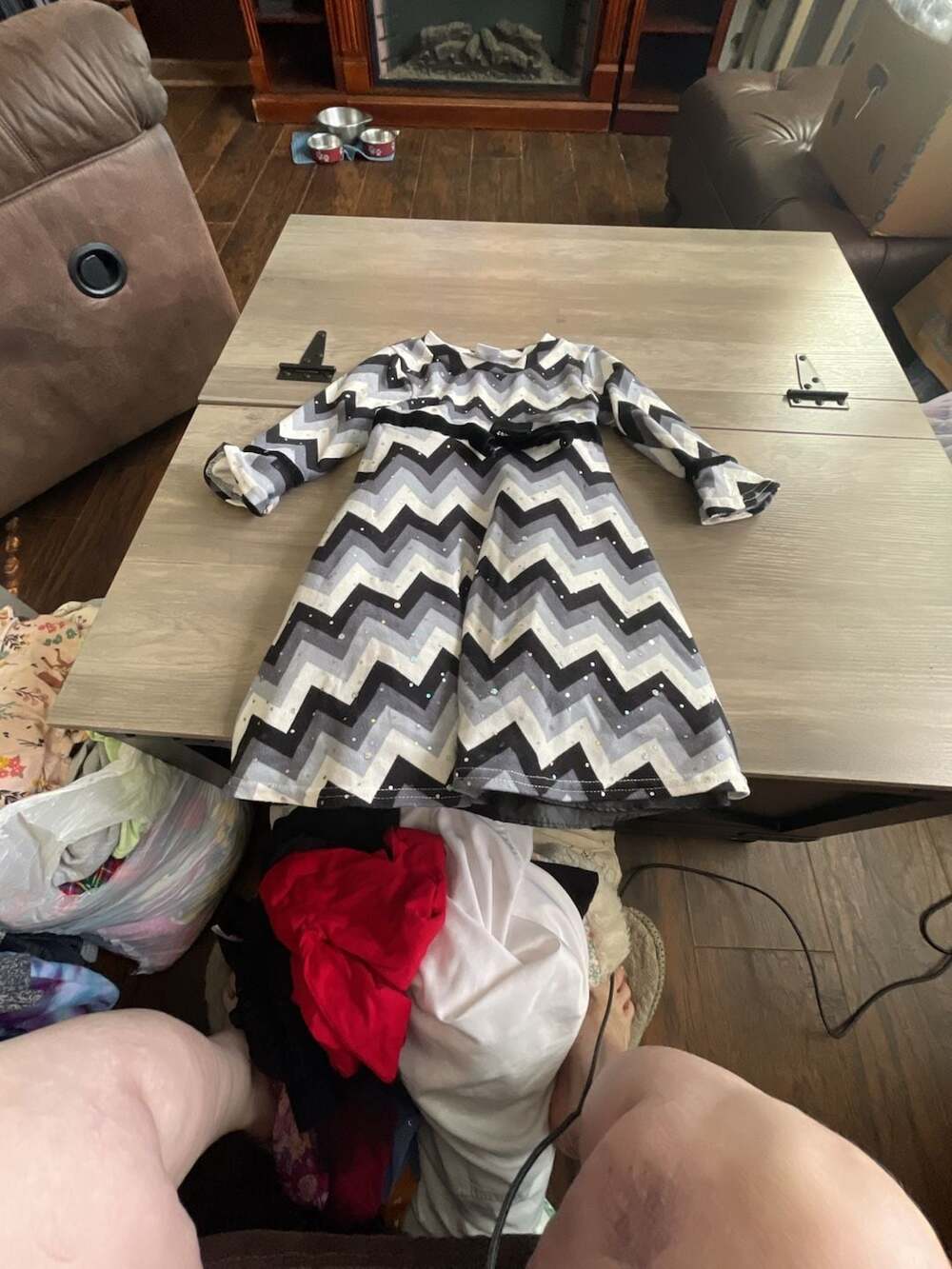 Sweet Heart Rose Chevron Dress Size 4 Black White Rhinestone
